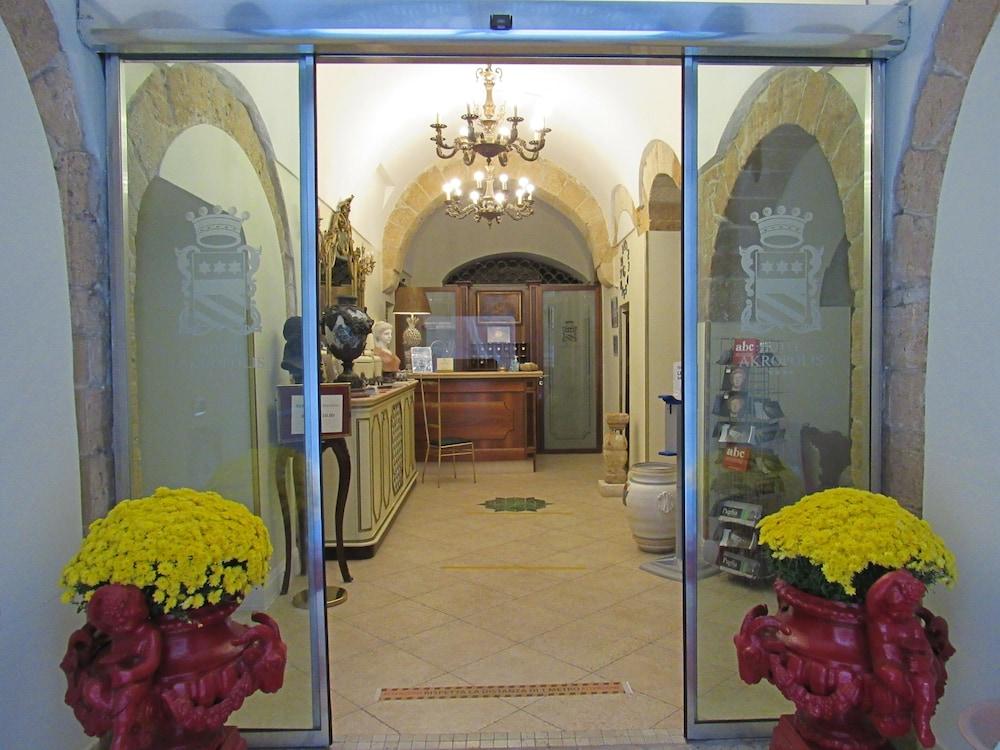 Hotel Akropolis - Museum Hotel تارانتو المظهر الخارجي الصورة