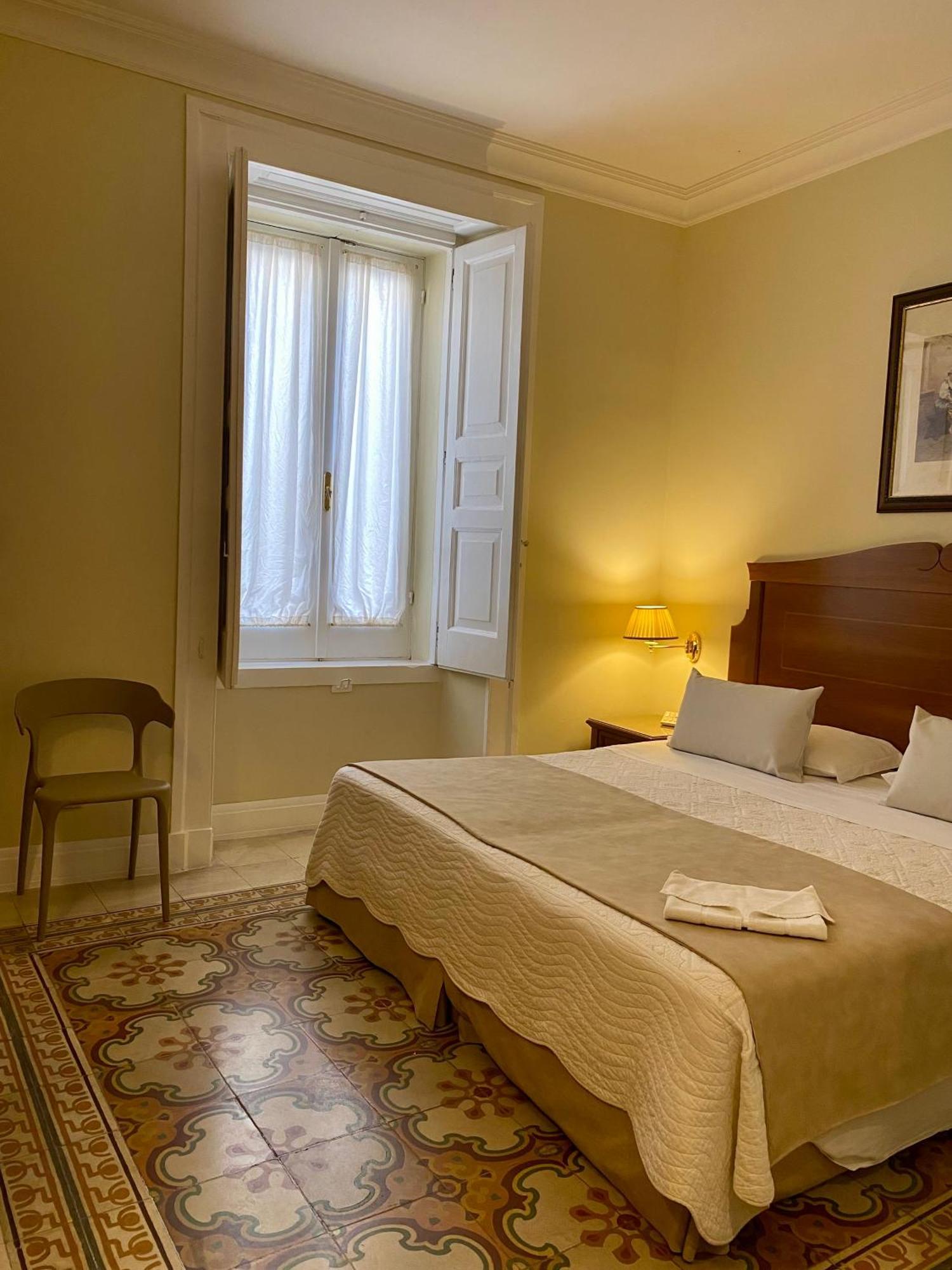 Hotel Akropolis - Museum Hotel تارانتو المظهر الخارجي الصورة